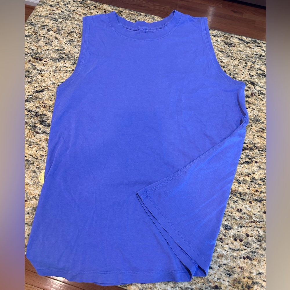 Lululemon muscle tank size 8